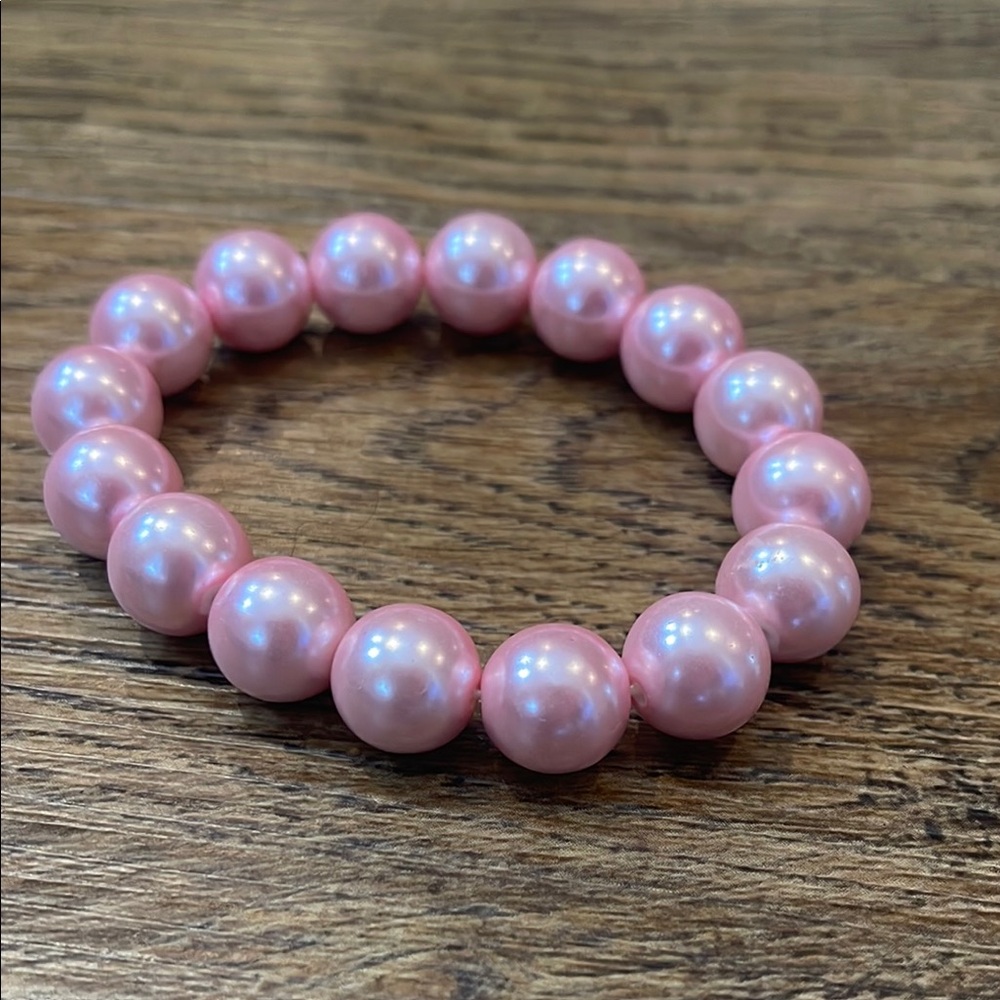 Chic Pink Pearl Bracelet
